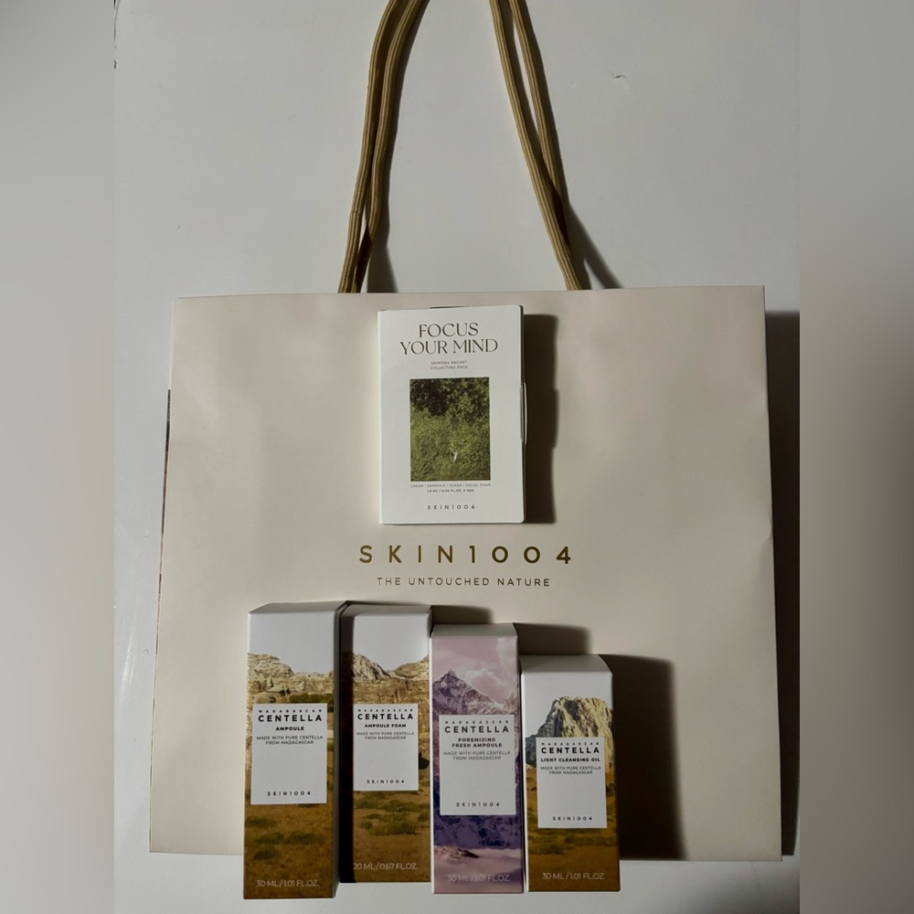 NEW Skin1004 Travel sized set of 4 products + 4 Focus your mind packets & bag